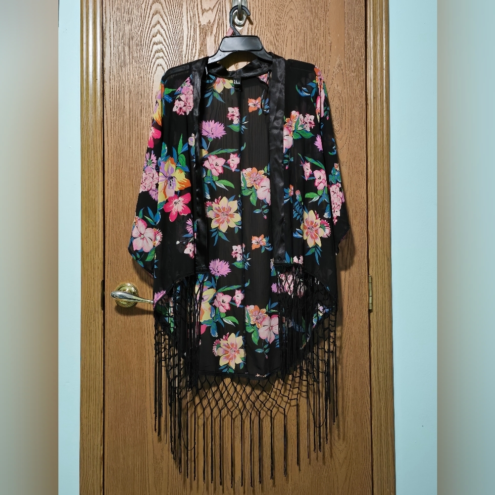 Forever 21 Black Floral Fringe Kimono Med